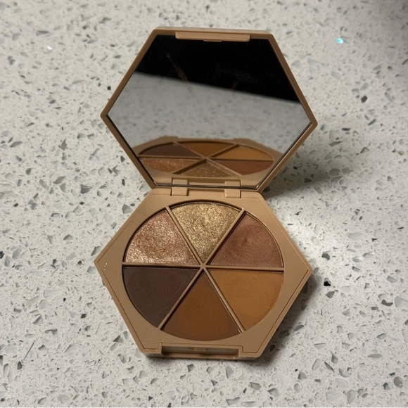 Em Cosmetics eye shadow palette - Picture 5 of 6